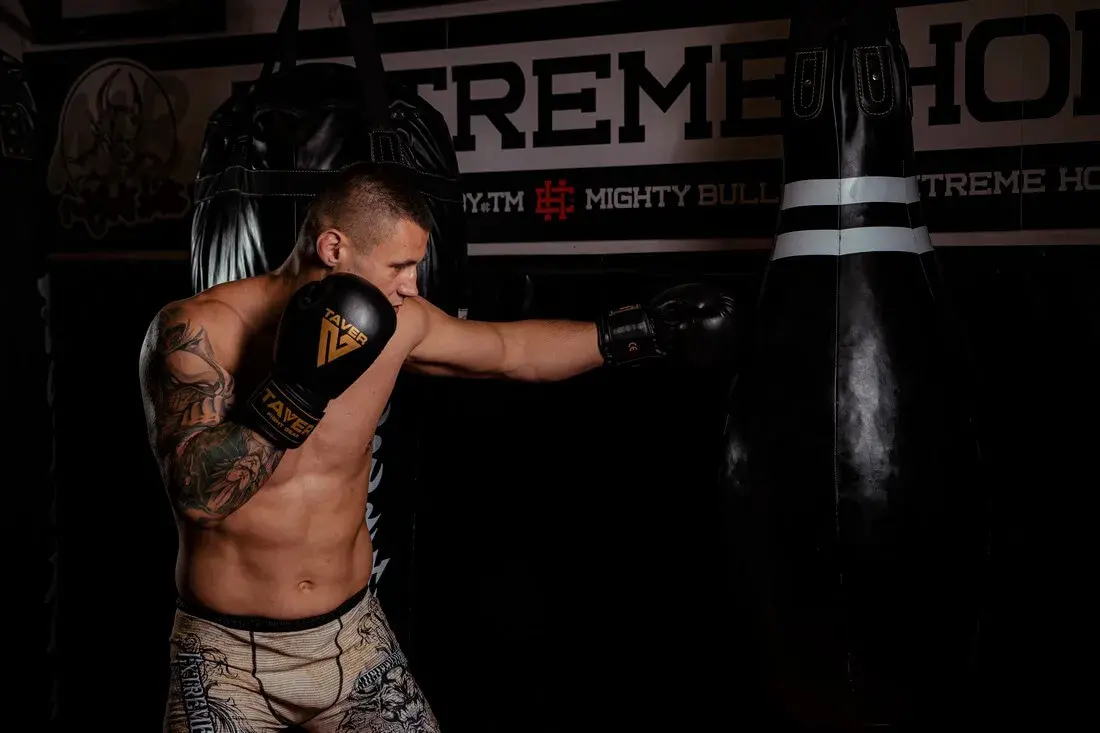 Krystian Kaszubowski w rękawicach Taver Gold