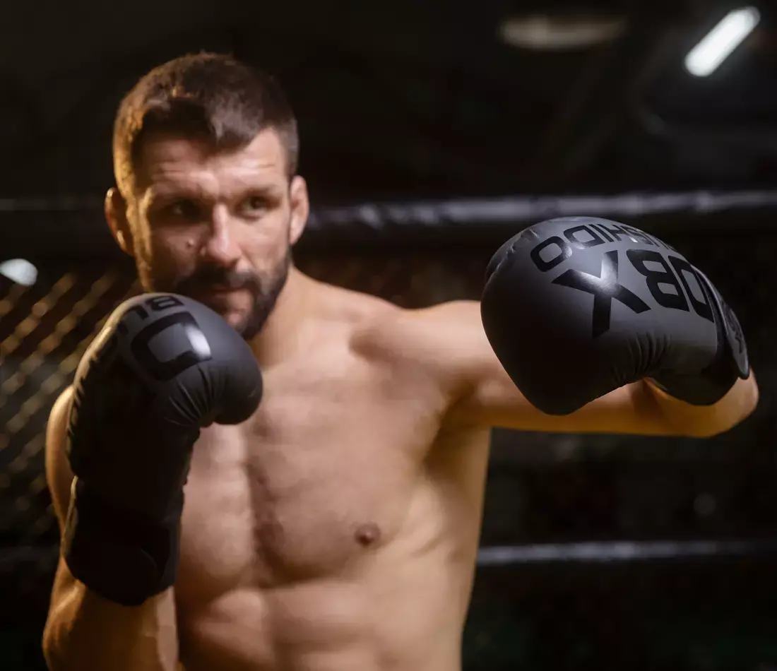 Side detail of Mono gloves