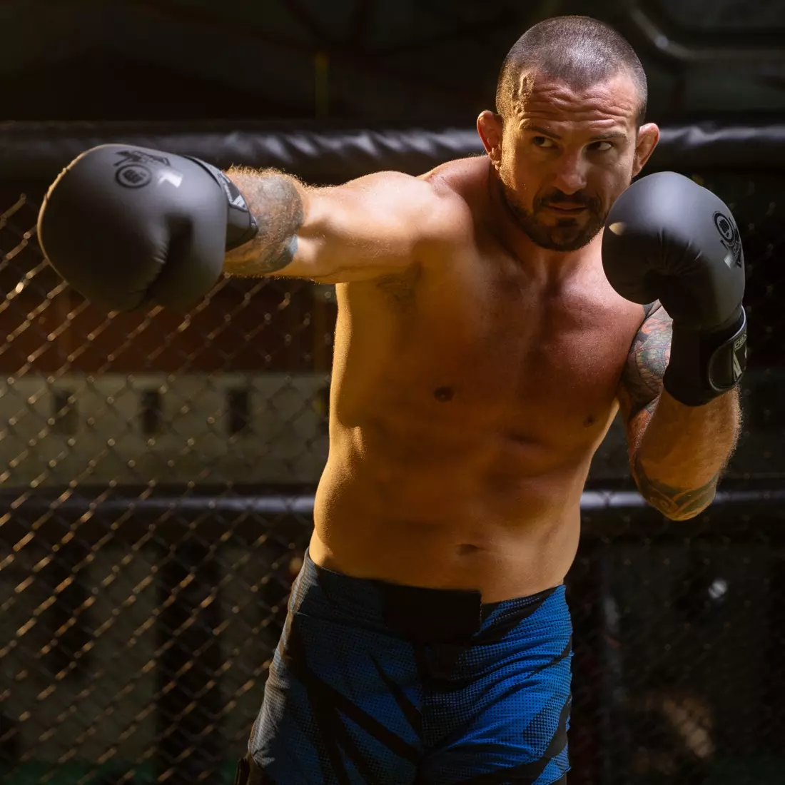 Czarne rękawice bokserskie