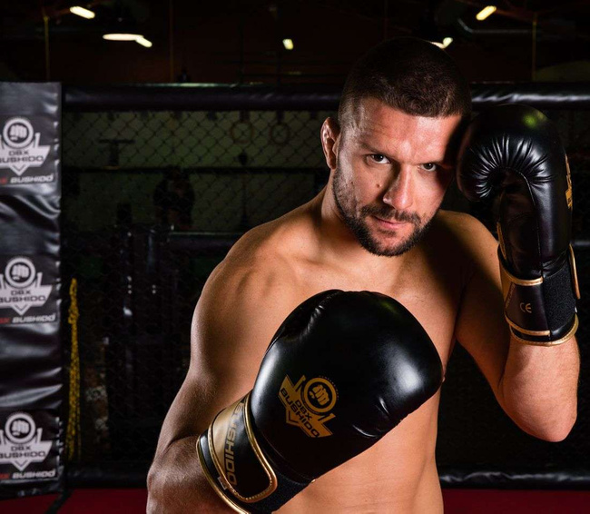 Boxing set: 2v10 boxing gloves + boxing wraps + mouthguards