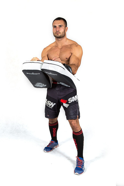 Thai training shield with an elongated profile - black and white