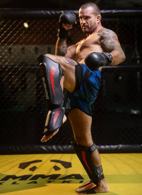 Ochraniacze na piszczele M - Phantom Red | DBX Bushido