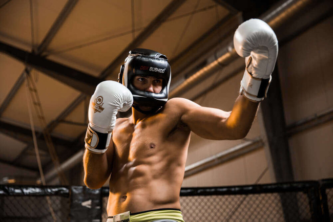 Kask bokserski z osłoną L – Ninja | DBX Bushido