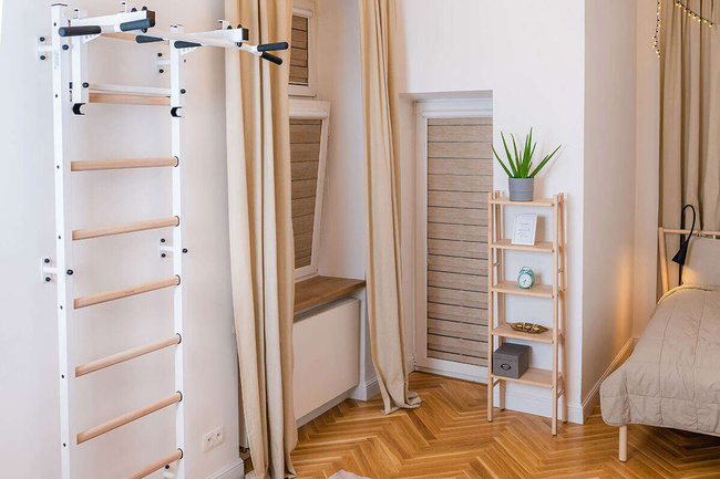 Gymnastic ladder with pull up bar K1