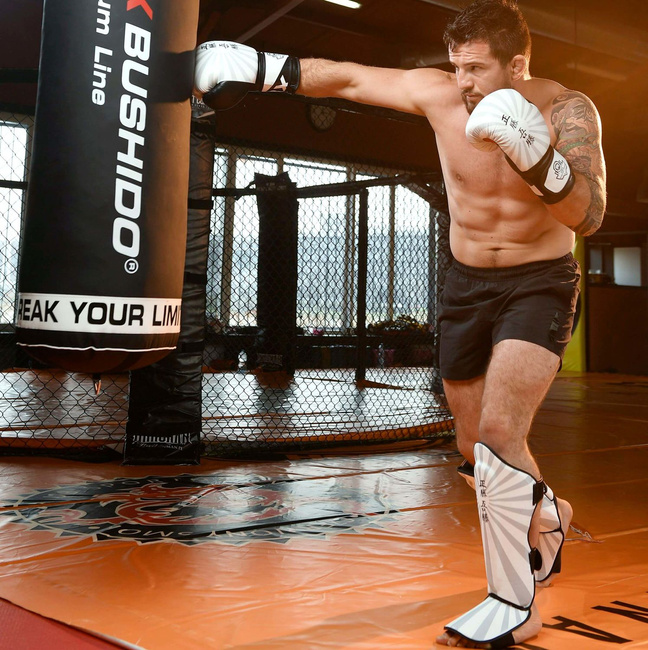 Ochraniacze na piszczele XL - Japan | DBX Bushido