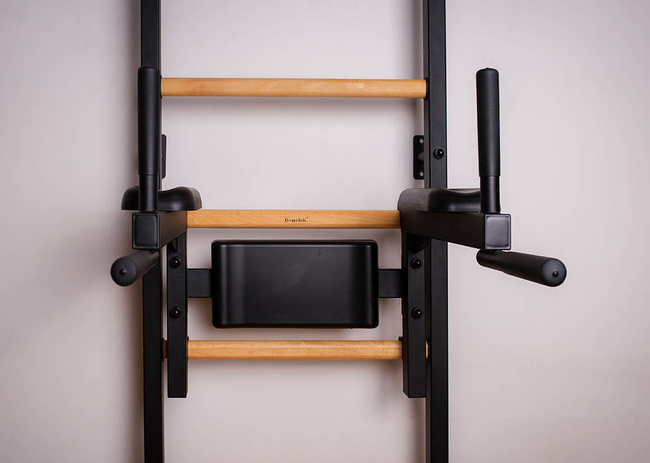 Gymnastic ladder with pull up bar K1