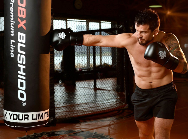 Boxing Set: B-2v9 10oz Gloves + Wraps + DBX DRYER Refresher