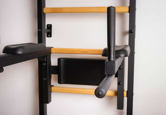 Gymnastic ladder with pull up bar K1