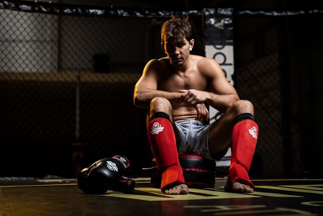 Elastyczne ochraniacze na piszczele M - Shinrage Red | DBX Bushido